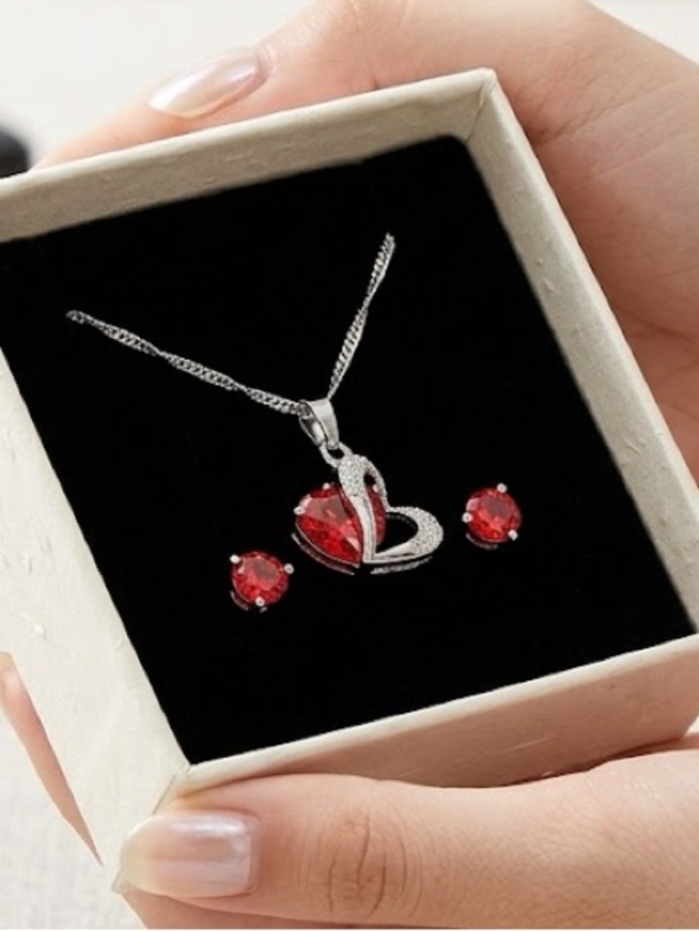 ✨ NIB Beautiful Red CZ Heart Pendant Necklace & Earring Set ✨
